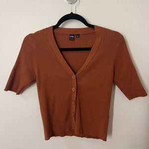 Brown Knit V-Neck Short Sleeve Button Up Blouse Size Medium by Simons